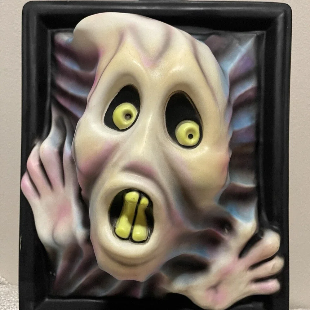 Black Light Illusions R. J. Marino 1997 3D Screaming Ghost Horror Mask Halloween